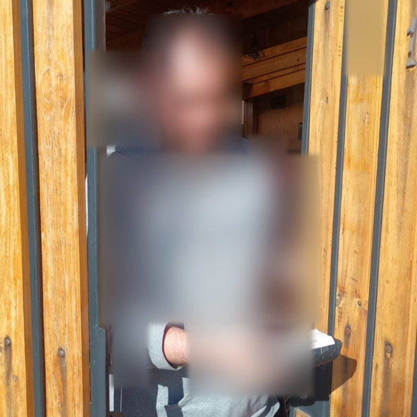 Cliente recibe su pedido LIVOR en la puerta de su casa