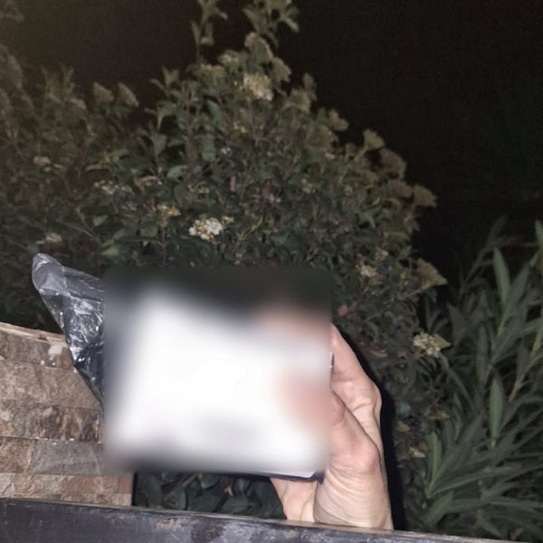 Entrega de pedido LIVOR en la reja de un domicilio